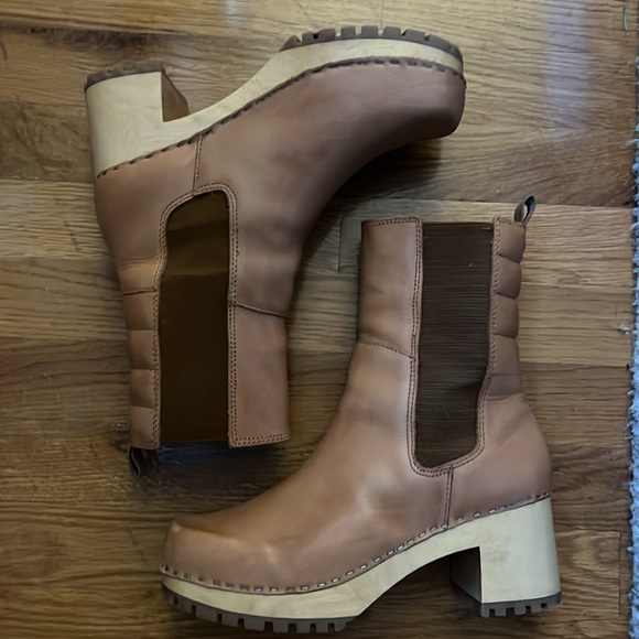 MIA Clog Boots - Picture 4 of 8
